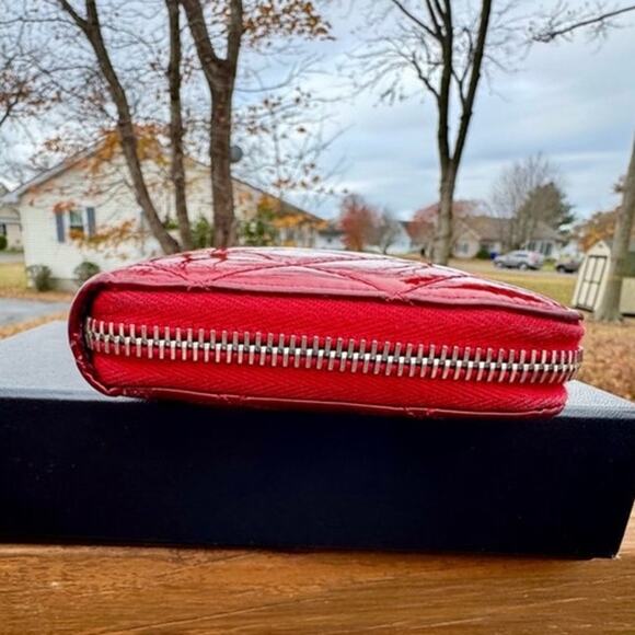 Authentic CHANEL CC Red Quilted Patent Leather Zip Wallet W/ Box - Picture 5 of 8